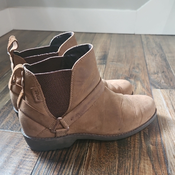 Teva Women's Brown‎ Ankle Boots - Picture 1 of 7